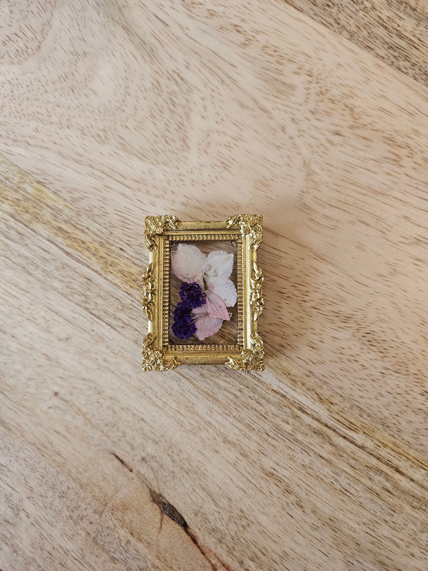 Pressed Flower Magnet - 18
