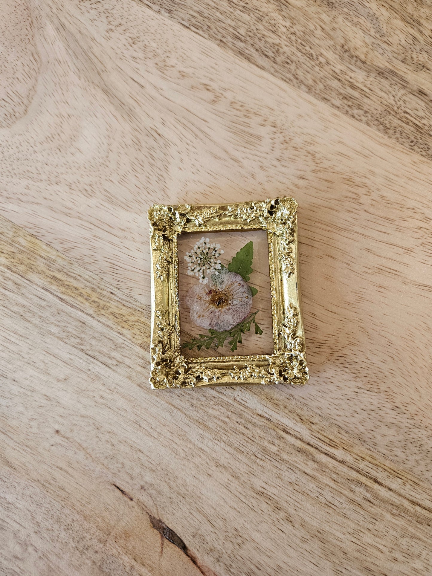 Pressed Flower Magnet - 12