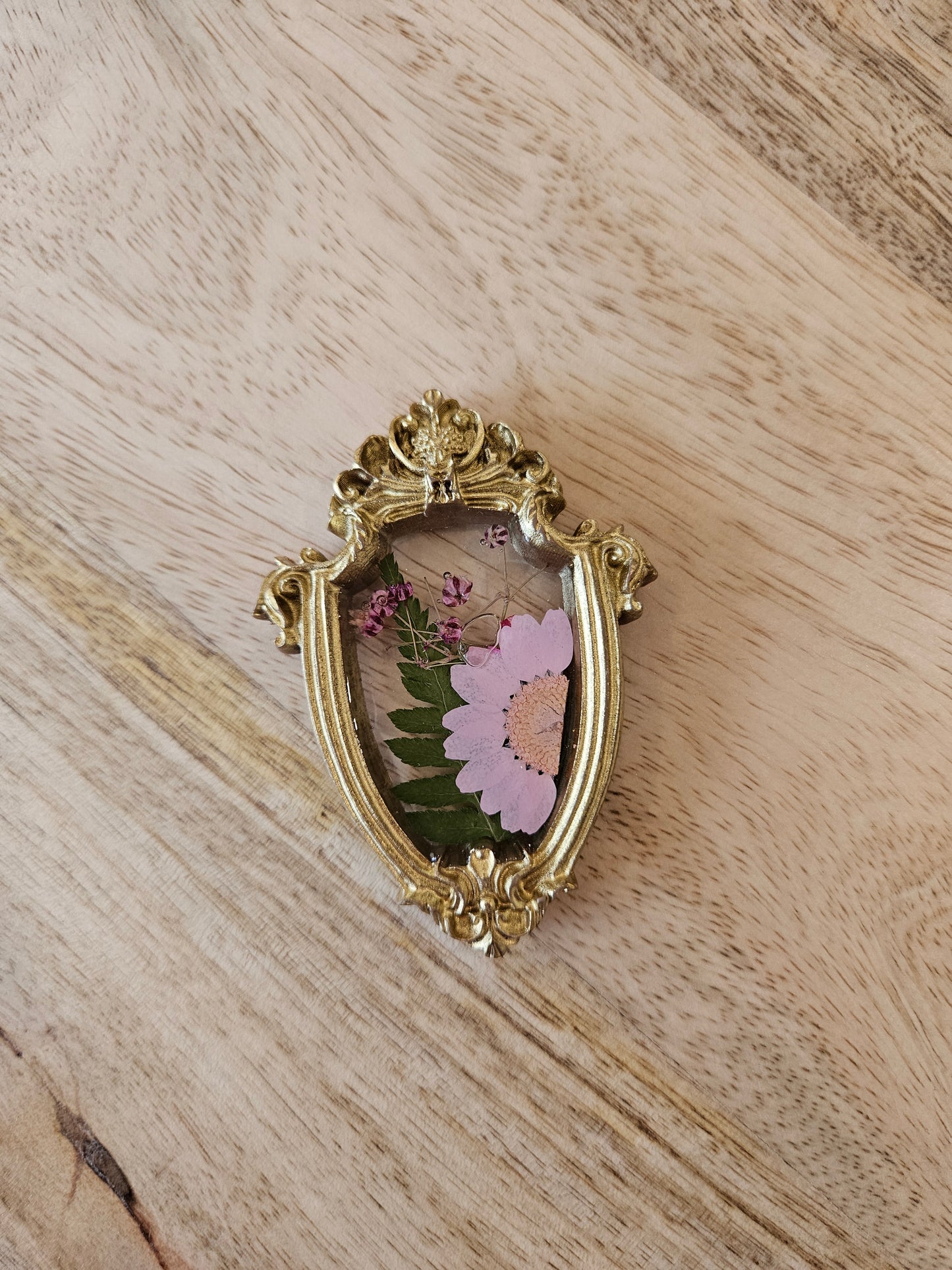 Pressed Flower Magnet - 15